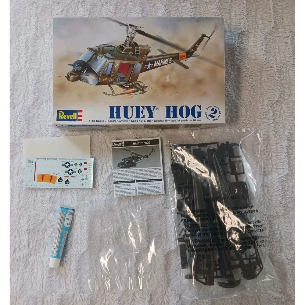 Revell Huey Hog Bell Military Helicopter 1:48 Model Kit 85-5201 - 2009